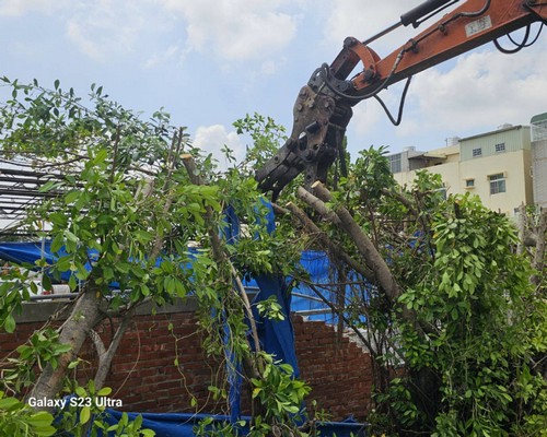 台南鋸樹, 台南怪手破碎機整地, 台南怪手建地整地費用, 台南怪手空地整地費用, 台南怪手整地, 台南怪手山坡地整地費用, 台南土方開挖, 
                    台南農地整地, 台南整地填土, 台南環保廢棄物清運, 台南廢棄物清運