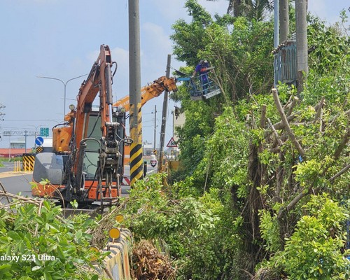 台南鋸樹, 台南怪手破碎機整地, 台南怪手建地整地費用, 台南怪手空地整地費用, 台南怪手整地, 台南怪手山坡地整地費用, 台南土方開挖, 
                    台南農地整地, 台南整地填土, 台南環保廢棄物清運, 台南廢棄物清運