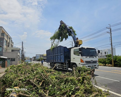 台南鋸樹, 台南怪手破碎機整地, 台南怪手建地整地費用, 台南怪手空地整地費用, 台南怪手整地, 台南怪手山坡地整地費用, 台南土方開挖, 
                    台南農地整地, 台南整地填土, 台南環保廢棄物清運, 台南廢棄物清運