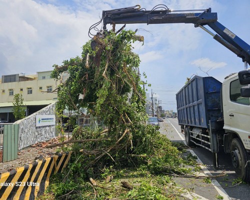 台南鋸樹, 台南怪手破碎機整地, 台南怪手建地整地費用, 台南怪手空地整地費用, 台南怪手整地, 台南怪手山坡地整地費用, 台南土方開挖, 
                    台南農地整地, 台南整地填土, 台南環保廢棄物清運, 台南廢棄物清運